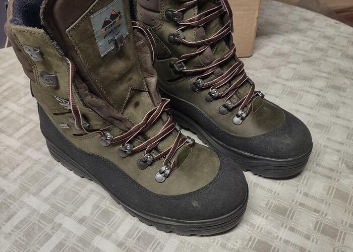 Grajewo ogłoszenia: Posiadam fajne buty dla myśliwych i nie tylko buty trekkingowe z...