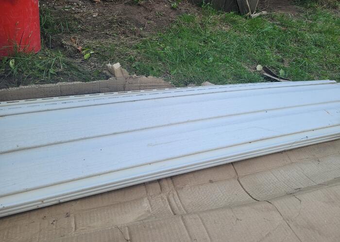 Grajewo ogłoszenia: Oddam białą podbitkę. Kilka arkuszy dł. 3 m.