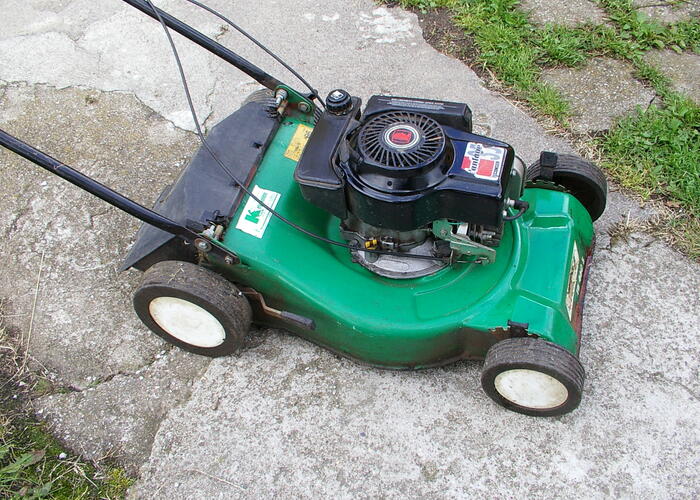Grajewo ogłoszenia: Sprzedam kosiarkę spalinową .