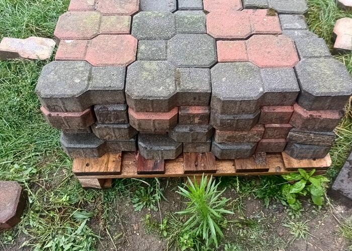 Grajewo ogłoszenia: Sprzedam polbruk 6 cm grubość 100m plus obrzeża stan bardzo...